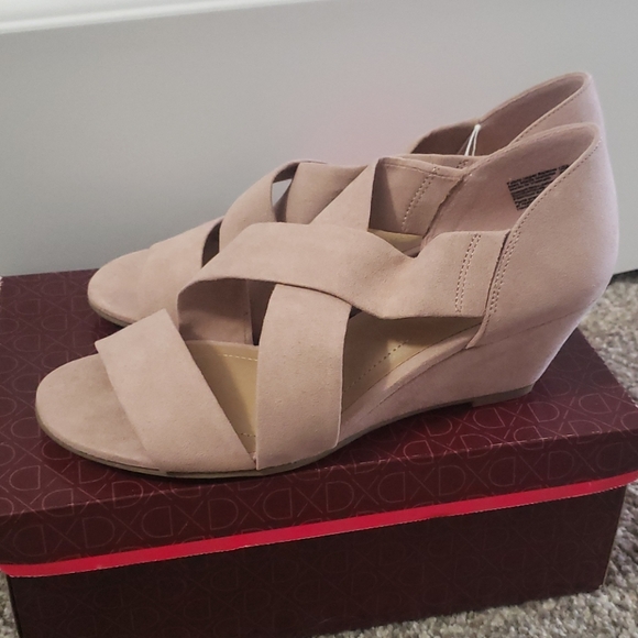 dexflex comfort Shoes - NWT Women's size 8 Dexflex Kerry wedge sandals
